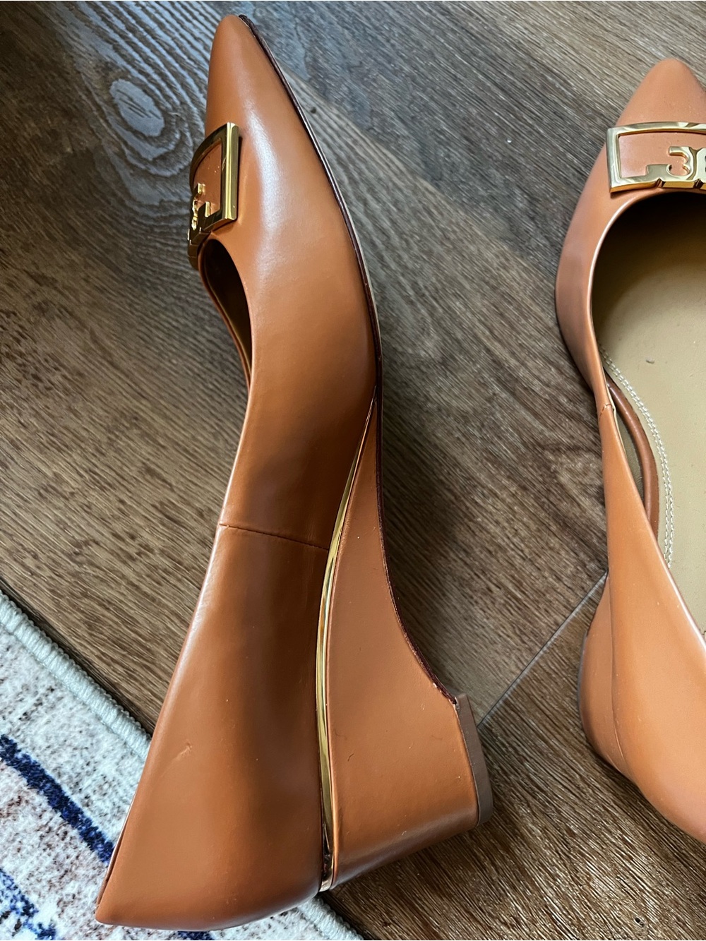 Tory Burch Gigi 55mm Wedge Flats Tan Leather Pointed Toe Size 9.5 - Picture 2 of 9